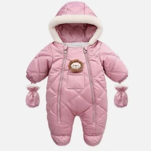 🩷Pink Quilted Kids One Piece with Lion Patch with Mittens
Size 9-12 months🩷